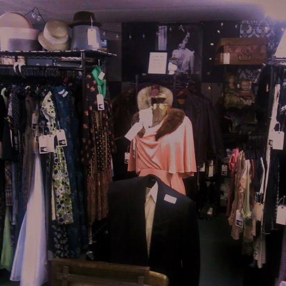 Rumble Street Thrift & Vintage - Picture 4 of 4